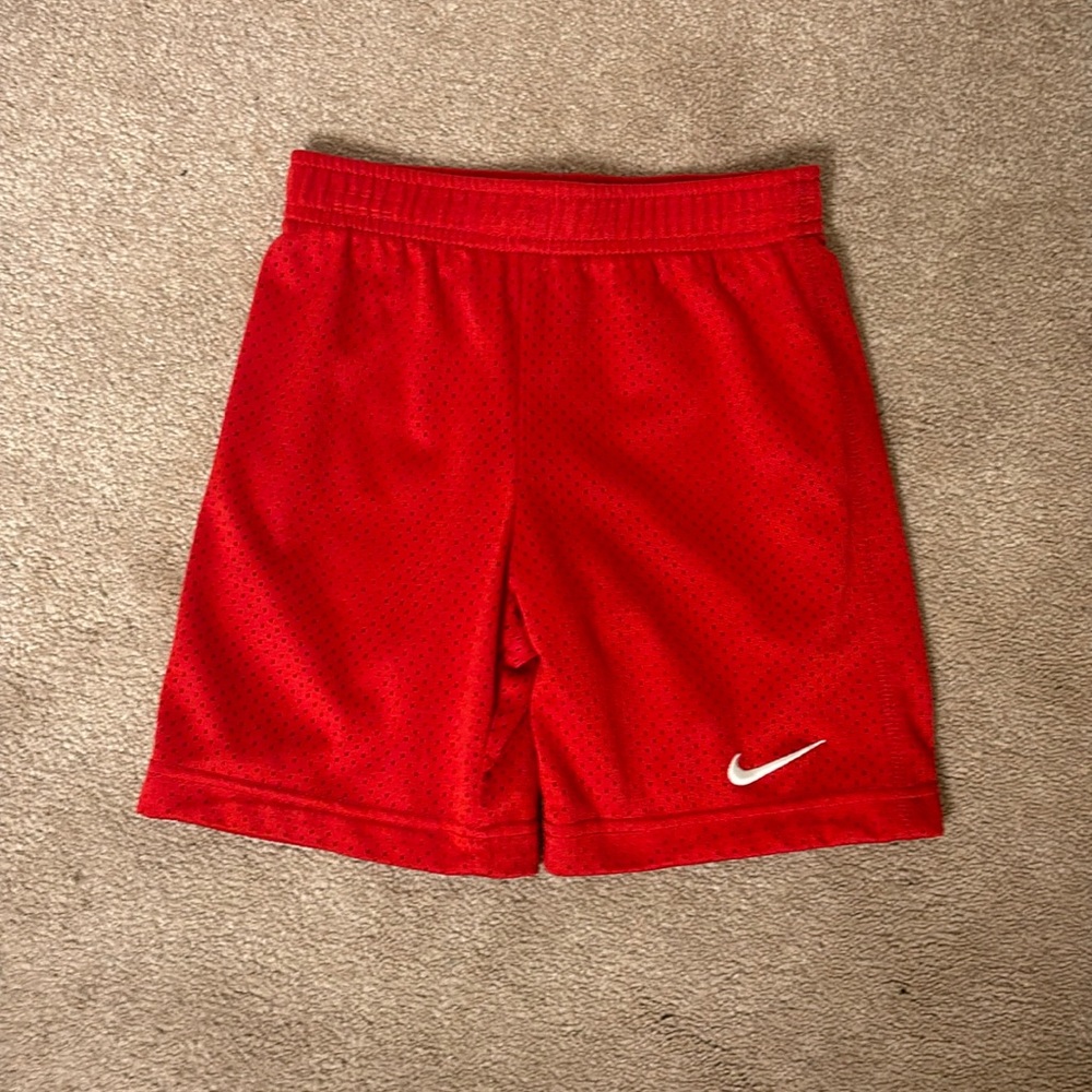 Red Nike mesh kids shorts size medium M 6 5-6 years old GUC